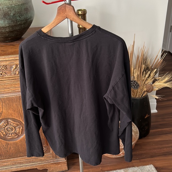 LA VOYAGEUSE  Traveler Long Sleeve Graphic T-Shirt - Picture 4 of 8